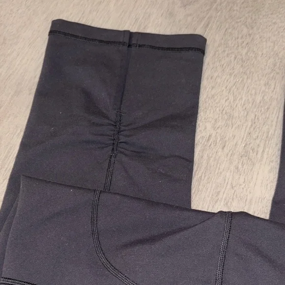Lululemon Athletica Black Cropped Ankle Pants - Picture 5 of 9